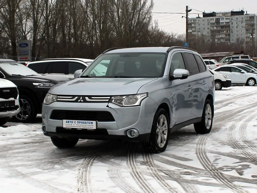 Mitsubishi Outlander Image 1